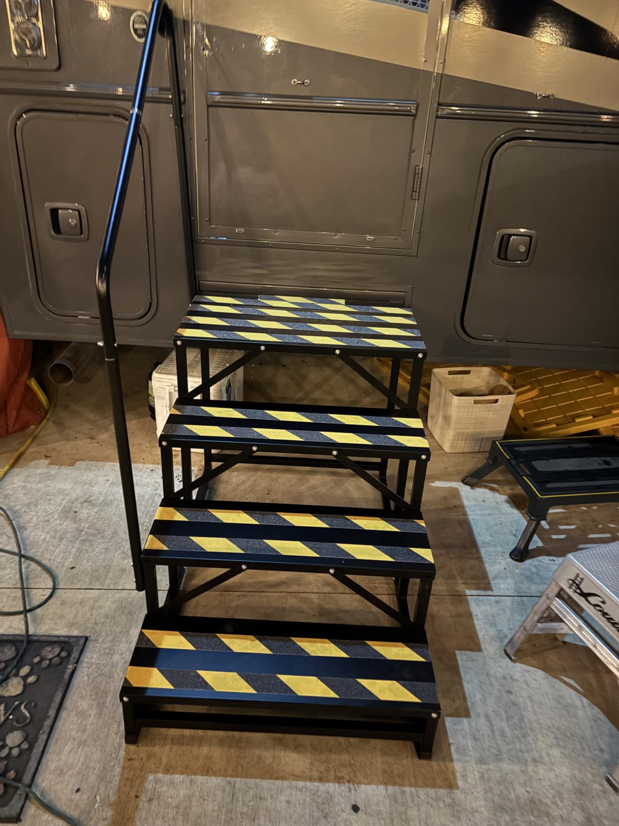 TOCRETOARE RV Steps with Handrail, Hot Tub 2 Steps with Handrail, Portable Stairs Steps for 5th Wheel RV, Mobile Home Stairs Outdoor RV Step Ladder for Camper and Porch with Non Slip Assist Handrail customer photo 2