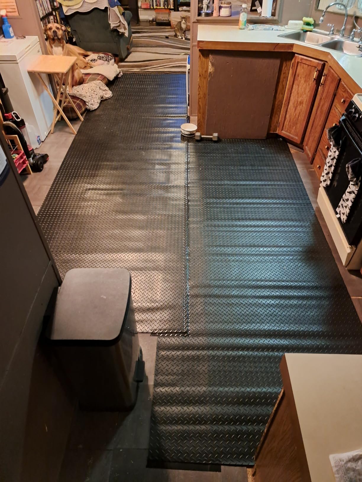 VEVOR Diamond-Plate Rubber Flooring Roll, 3 mm x 4 ft x 10 ft Garage Floor Mat, SBR, Easy to Clean, Diamond Plate Rubber Mat for Under Cars, Garage Industry Gym, Black customer photo 1