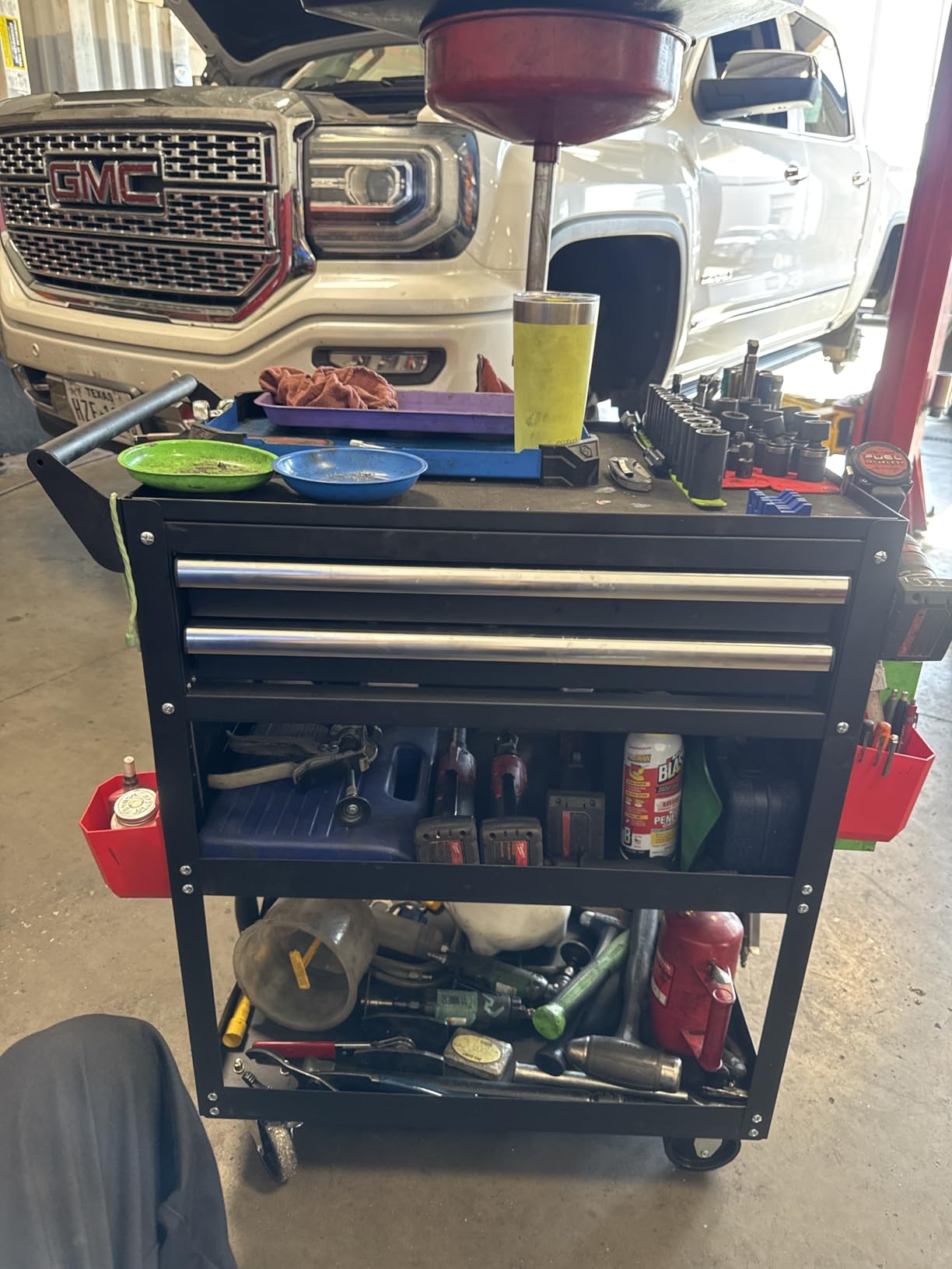 VEVOR 5-Tier Tool Cart with Wheels, 400 lbs Load Capacity, Rolling Work Cart with 2 Drawers & Pegboard, Mechanic Tool Storage Organizer with Locking System for Garage, Warehouse and Repair Shop, Black customer photo 2