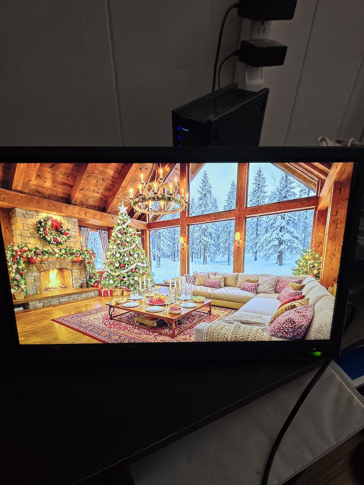 Feihe 15.6 Inch Small Smart TV HD 1080P LED, Flat Screen Smart Television with ATSC Tuner/HDMI/USB/AV for Kitchen, RV, Camper, Home & Bedroom or On-The-Go Entertainment customer photo 2