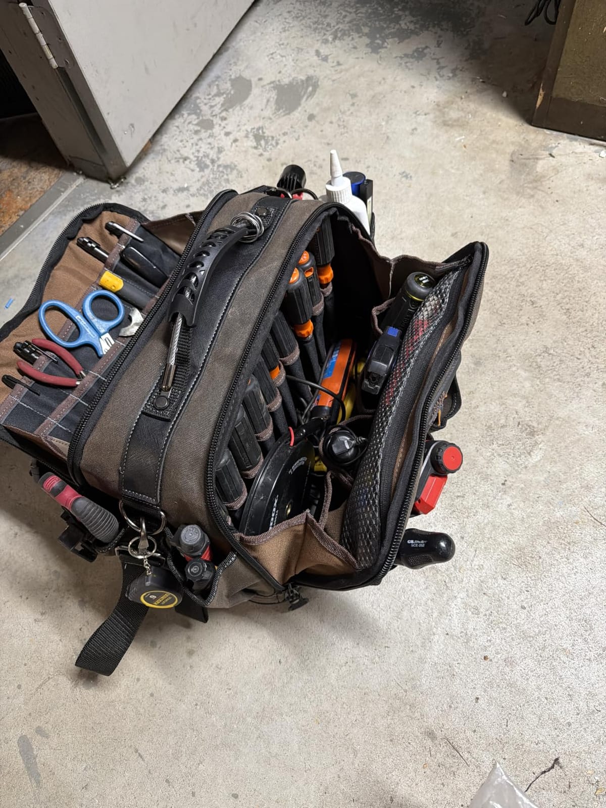 WELKINLAND 53Pockets Hard-Bottom HVAC Bag, Dual-Open Electrician Tool Bags customer photo 2