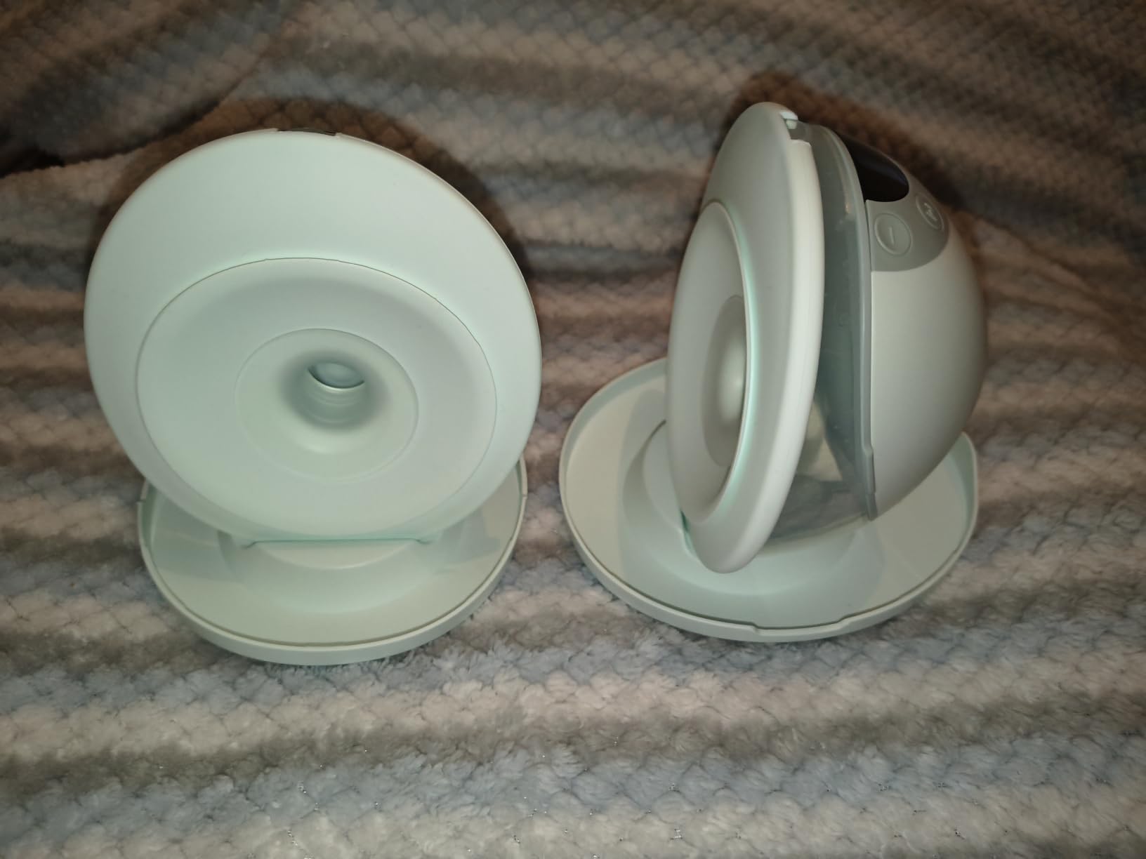 Paruu P20 Hands-Free Wearable Electric Breast Pump - 4 Modes & 12 Suction Levels, 19/21/24mm Double-Sealed Flanges, Visible Milk Volume & Pumping Time, Lightweight Portable (2 Pack, Light Green) customer photo 2
