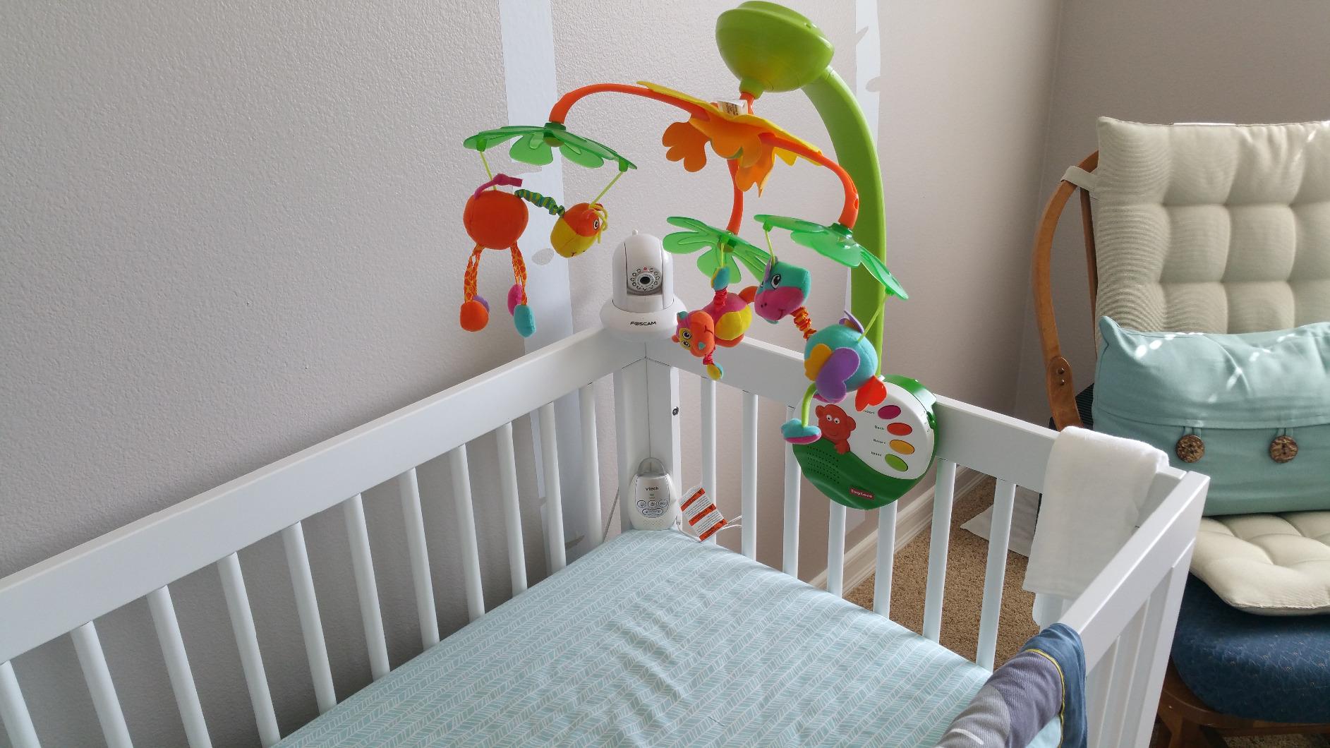 VTech TM8112 Audio Baby Monitor with Glow-on-Ceiling Starry Night Light, 8-Hour Rechargeable Battery, 1000ft Range & Belt Clip customer photo 2